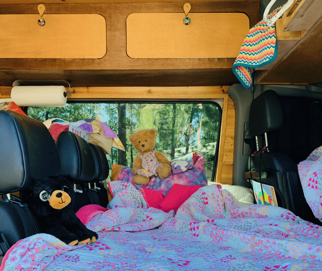 Van Kid Bedroom with window to the wild and free of nature decorated with teddybears and flower blanket